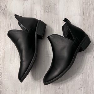 Black Nora V-cut flat booties
